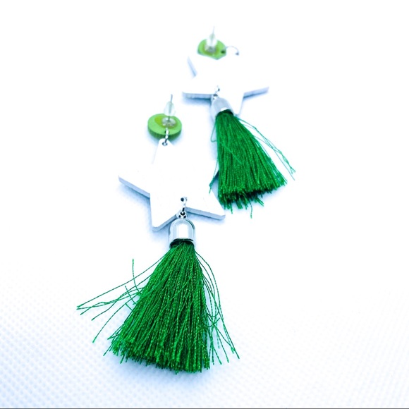NWT Green Wooden Star Tassel Earring - Picture 4 of 4